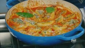 How to Make Jeff’s Spinach and Mushroom Stuffed Shells | Jeff Mauro’s Spinach and Mushroom Stuffed Shells get 5 STARS from fans ⭐️  He uses a vodka sauce for lil extra creaminess!

Watch #TheKitchen, Saturdays… | By Food Network | Facebook