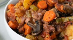 Slow Cooker Beef Stew – Easy Beef Stew Recipe Ready in 6 Hours!