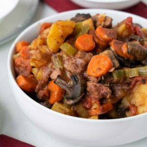 Slow Cooker Beef Stew – Easy Beef Stew Recipe Ready in 6 Hours!