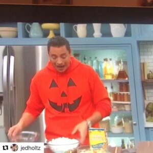 #Repost @jedholtz – THEY GOT ME.
・・・
This year’s 🎃 stunt on The Kitchen -my fave work project all year. 
Sorry f ya @jeffmauro but you “scare real good”… | By Jeff Mauro | Facebook