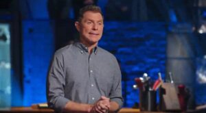 Food Network – A Touchdown on Beat Bobby Flay | Facebook | By Food Network | Jeff Mauro + Jaymee Sire make quite an entrance as they go for a touchdown on #BeatBobbyFlay! 🏈😂 A new episode with Bobby Flay is on TONIGHT at 9|8c!