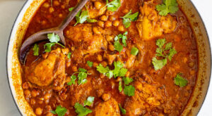 Easy chicken chickpea curry – Simply Delicious