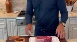 Taking it back to the basics on this beautiful Sunday! This is my favorite way to cook a steak properly. #simpleperfection | By Geoffrey Zakarian | Facebook