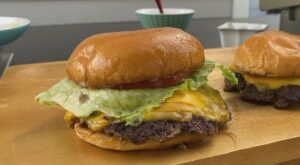 How to Make Jeff’s Northwest Indiana Style Smash Burger | These smash burgers are a burger lover’s DREAM! 😍

See more of Jeff Mauro on #TheKitchen > Saturdays @ 11a|10c

Get the recipe: https://foodtv.com/33Euu2y. | By Food Network | Facebook
