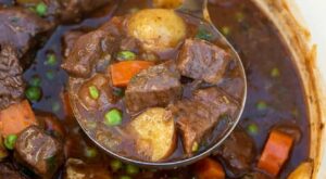 Tender chunks of beef, vibrant veggies, and creamy potatoes all cook together in a deliciously seasoned sau… | Homemade beef stew, Easy beef stew, Stew meat recipes
