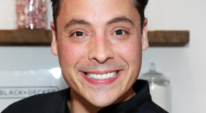 The Surprising Inspiration Behind This Jeff Mauro Spice Mix – Mashed