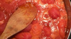 My second favorite use for end-of-summer tomatoes (after eating them raw with salt and olive oil!) is in a fresh, quick tomato sauce 🍅 | By Geoffrey Zakarian | Facebook