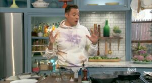 Jeff’s Steak Fajitas | Is there anything better than the sizzle of hot fajitas?! 🔥🔥#WeCook

Catch Jeff Mauro on #TheKitchen, Saturdays at 11a|10c!

Save the recipe on the Food… | By Food Network | Facebook