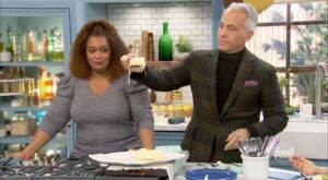 Classic French Omelette | Learn how to make a traditional French omelette! Geoffrey Zakarian says this omelette is great for brunch, for lunch or even late at night with a little… | By Food Network | Facebook