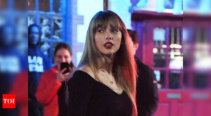 Taylor Swift steps out with old friends for dinner at Italian restaurant near Cornelia Street in New York – Times of India