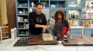 Jeff’s PB and Chocolate Cereal Treats | Upgrade the usual rice-cereal treats with a classic combo of ingredients: peanut butter and chocolate 💕💕

Catch Jeff Mauro on a new episode of… | By Food Network | Facebook