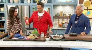 How to Make Jeff’s Meatballs in Vodka Sauce | Italian Meatballs get the royal treatment when Jeff Mauro simmers them in a creamy vodka sauce! 👏👏

#TheKitchen > Saturdays at 11a|10c!

Download the… | By Food Network | Facebook