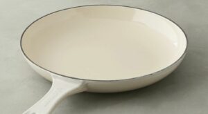 Le Creuset Enameled Cast Iron Shallow Fry Pan | Le creuset cookware, Creuset, Best pans