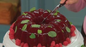 How to Make Alex’s Seventies Raspberry Mint “Jelly” Cake | Talk about a throwback! Alex Guarnaschelli updates this gelatin dessert with tart fresh fruit and a sweet red wine reduction for a jiggly “Jelly” Cake… | By Food Network | Facebook