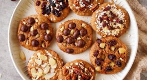 4-Ingredient Vegan Oatmeal Cookies – Elavegan