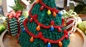 Christmas Tree Surprise Cake | My Cupcake Addiction shows Jeff Mauro how to make a Christmas Tree Surprise Cake! | By Food Network | Facebook
