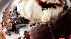 6 Simple Ingredients To Make Chocolate Lava Cakes | Flipboard