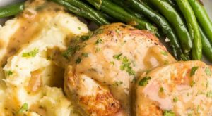 These Instant Pot Pork Chops with Gravy recipe is an easy dinner made up of juicy pork c… | Pork chops and gravy, Instant pot pork chops, Instant pot dinner recipes