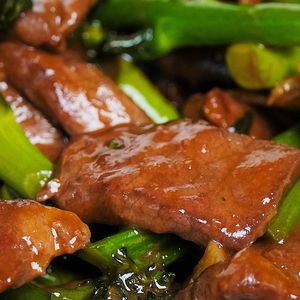 Easy beef and broccoli | This tender juicy beef and broccoli is so easy and delicious to make. | By Khin’s Kitchen | Facebook