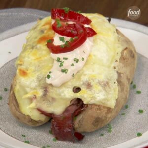 How to Make Jeff’s Reuben Loaded Baked Potato | Pile everything you love about a classic Reuben sandwich into a baked potato! 🥔😋

See more from Jeff Mauro on #TheKitchen > Saturdays at 11a|10c

Save… | By Food Network | Facebook