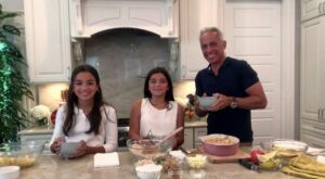 Make apple crumble with Geoffrey Zakarian and his daughters