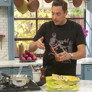 How to Make Jeff’s Corned Beef Hash Benedict | That cheese sauce though 🤩🤩 (You’ve done it again, Jeff Mauro!)

Watch Jeff on #TheKitchen, Saturdays at 11a|10c and subscribe to discovery+ to stream… | By Food Network | Facebook
