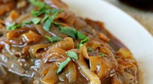 Classic, easy-to-make Hamburger Steak with Onions & Brown Gravy | Beef recipes easy, Beef recipes for dinner, Hamburger steak