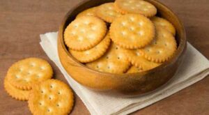 Calories in Gluten Free Sea Salt Rice and Almond Thin Crackers by Simple Truth and Nutrition Facts | MyNetDiary.com