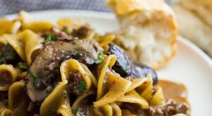 This One Pot Hamburger Stroganoff is comfort food made easy! It’s filled with simple ing… | Hamburger stroganoff, Ground beef recipes easy, Beef recipes for dinner