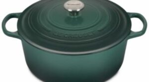 Le Creuset 9-Qt. Signature Enameled Cast Iron Round Dutch Oven | The Shops at Willow Bend