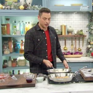 How to Make Jeff’s Bananas Foster Cheesecake Topping | Top your Cheesecake with Bananas Foster and thank us later 😉

See Jeff Mauro on #TheKitchen > Saturdays at 11a|10c

Save the recipe:… | By Food Network | Facebook