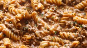 Creamy Beef Pasta Recipe is an easy pasta dish that is perfect for weeknight dinners. It’s made i… | Easy pasta dishes, Beef pasta recipes, Ground beef recipes easy