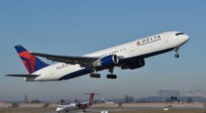 Delta Airline: Drunk Passenger Kisses Flight Attendant On The Neck & Breaks Captain’s Food Tray