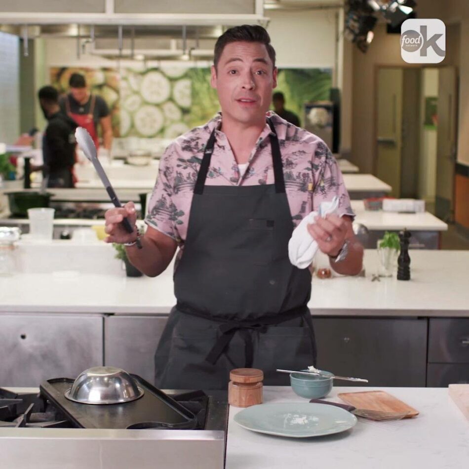 Food Network – Jeff Mauro’s Grilled Cheese Tip | Facebook | By Food Network | There’s nothing worse than a grilled cheese that’s crispy and golden brown on the outside with COLD cheese on the inside! 😩 

The Sandwich King, Jeff…