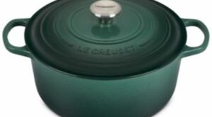 Le Creuset 7.25-Qt. Signature Enameled Cast Iron Round Dutch Oven | The Shops at Willow Bend