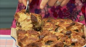 How to Make Katie’s Chocolate Croissant Bread Pudding | This decadent bread pudding is made with chocolate croissants (!!) and we simply cannot imagine a cozier winter indulgence 😍

Watch #TheKitchen,… | By Food Network | Facebook