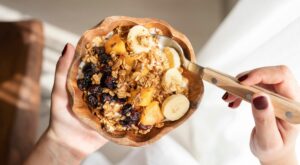 The 10 Healthiest Granolas You Can Buy in 2023, Say Dietitians