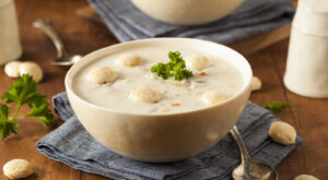 12 Ways Chefs Like To Upgrade Their Clam Chowder – The Daily Meal
