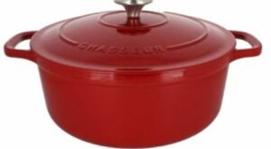 Chasseur French Enameled Cast Iron 3.25 Qt. Round Dutch Oven | The Shops at Willow Bend