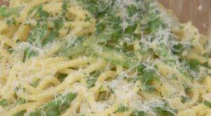 How to Make Geoffrey’s Bucatini al Limone | You can throw this easy lemony pasta dish together in no time! 🍋

See Geoffrey Zakarian on #TheKitchen > Saturdays at 11a|10c

Save the recipe:… | By Food Network | Facebook