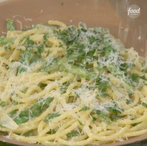 How to Make Geoffrey’s Bucatini al Limone | You can throw this easy lemony pasta dish together in no time! 🍋

See Geoffrey Zakarian on #TheKitchen > Saturdays at 11a|10c

Save the recipe:… | By Food Network | Facebook