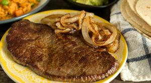 Bistec de Res | Knorr® US | Recipe | Skillet steak, Easy steak dinner, Best beef recipes