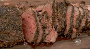 How to Make Sunny’s Easy Beef Tenderloin with Holiday Pesto | PSA: Once you try Sunny Anderson’s holiday pesto, you’ll want to put it on eeeeverything! 💚💚 

#TheKitchen > Saturdays at 11a|10c

Get the recipe:… | By Food Network | Facebook