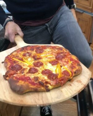 Friday night, pizza night! Dinner can be made easy when you take the time to set up mise en place. 

My pro tip? Lay everything out and measure ahead of… | By Geoffrey Zakarian | Facebook