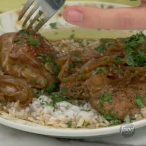 How to Make Geoffrey’s Filipino Adobo Chicken | Filipino Adobo Chicken is so tender you’ll barely need a knife to cut it! 

See Geoffrey Zakarian on #TheKitchen > Saturdays at 11a|10c.

Save the… | By Food Network | Facebook