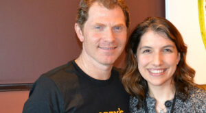 New Jersey welcomes back Bobby Flay with Bobby’s Burgers – New Jersey 101.5 FM