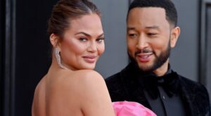 Chrissy Teigen Cuddled With Baby Esti Instead of Getting Dressed Up for the Grammys & It’s Such a Sweet Moment – SheKnows
