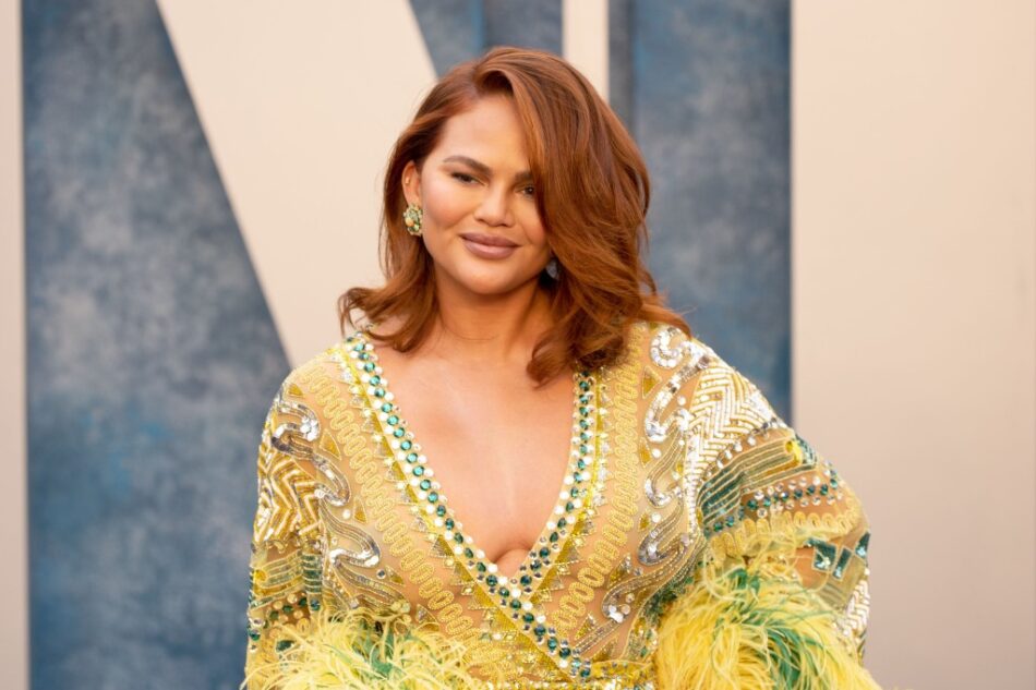 Chrissy Teigen Can’t Stop Kissing Her Babies in New Photos & All … – SheKnows