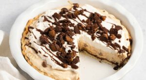 Reese’s Peanut Butter Pie (Easy Recipe) – Insanely Good – Insanely Good Recipes