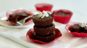 2-Ingredient Chocolate Fudge Cakes – Joy Bauer